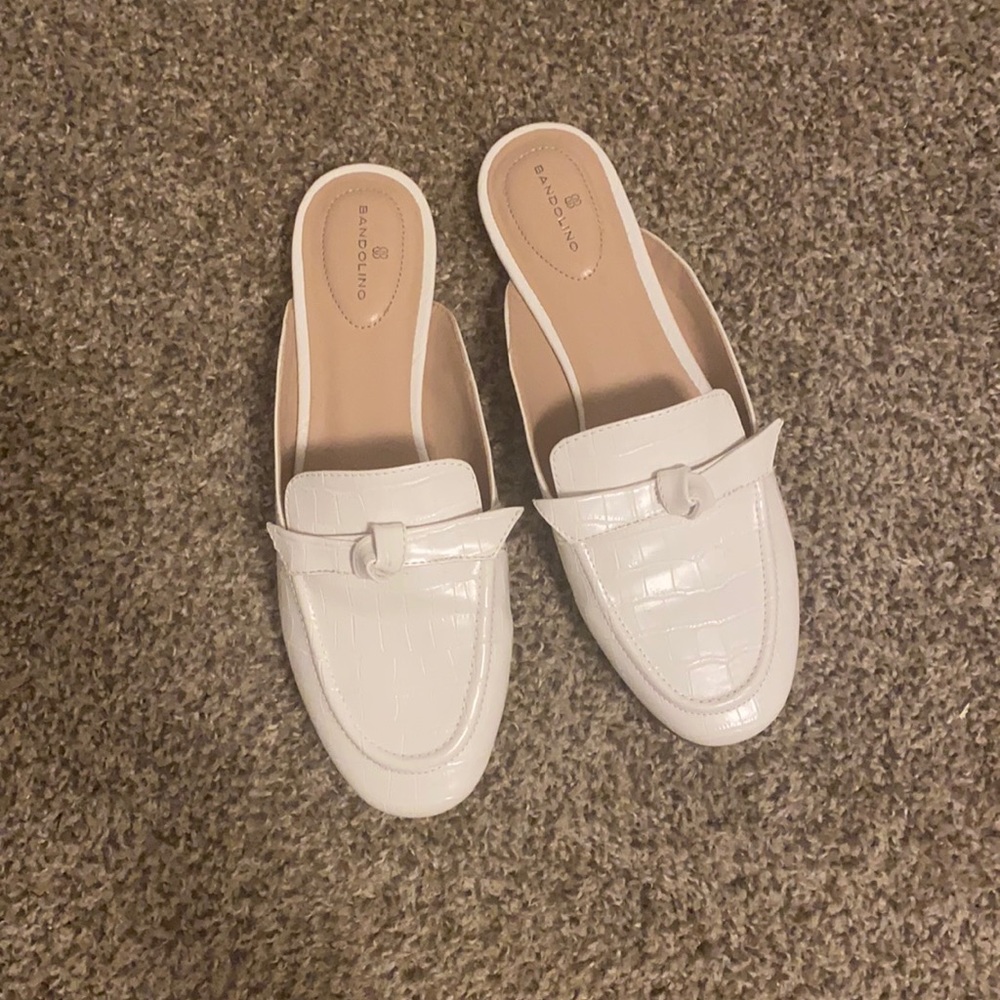 Bandolino White Croc Embossed Dumia Mule: 9M